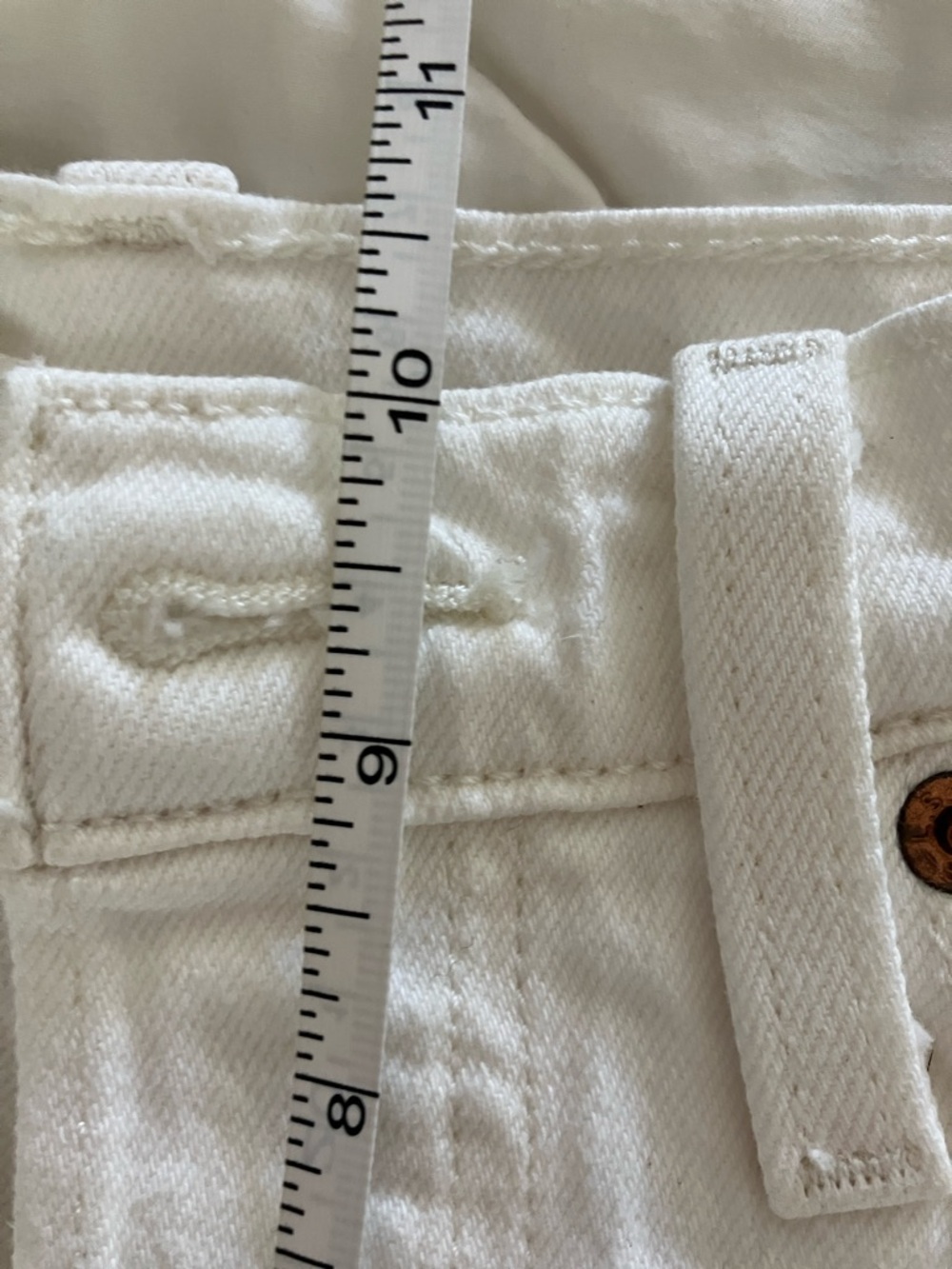 LEVI’S Women’s 501 High Rise White Distressed Denim Cut-Off Shorts Size 26 - Picture 9 of 9